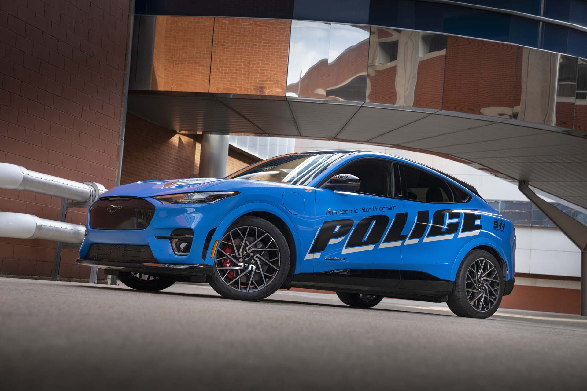 Ford considers "purpose-built electric police vehicles," offers Mach-E electric car for testingFord considers "purpose-built electric police vehicles," offers Mach-E electric car for testing