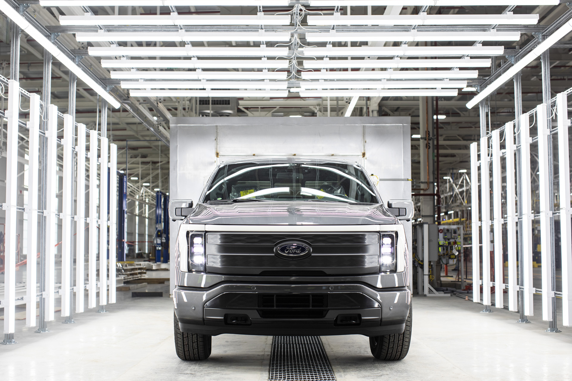 Ford plans a full-size electric truck with "incredibly high volume"Ford plans a full-size electric truck with "incredibly high volume"