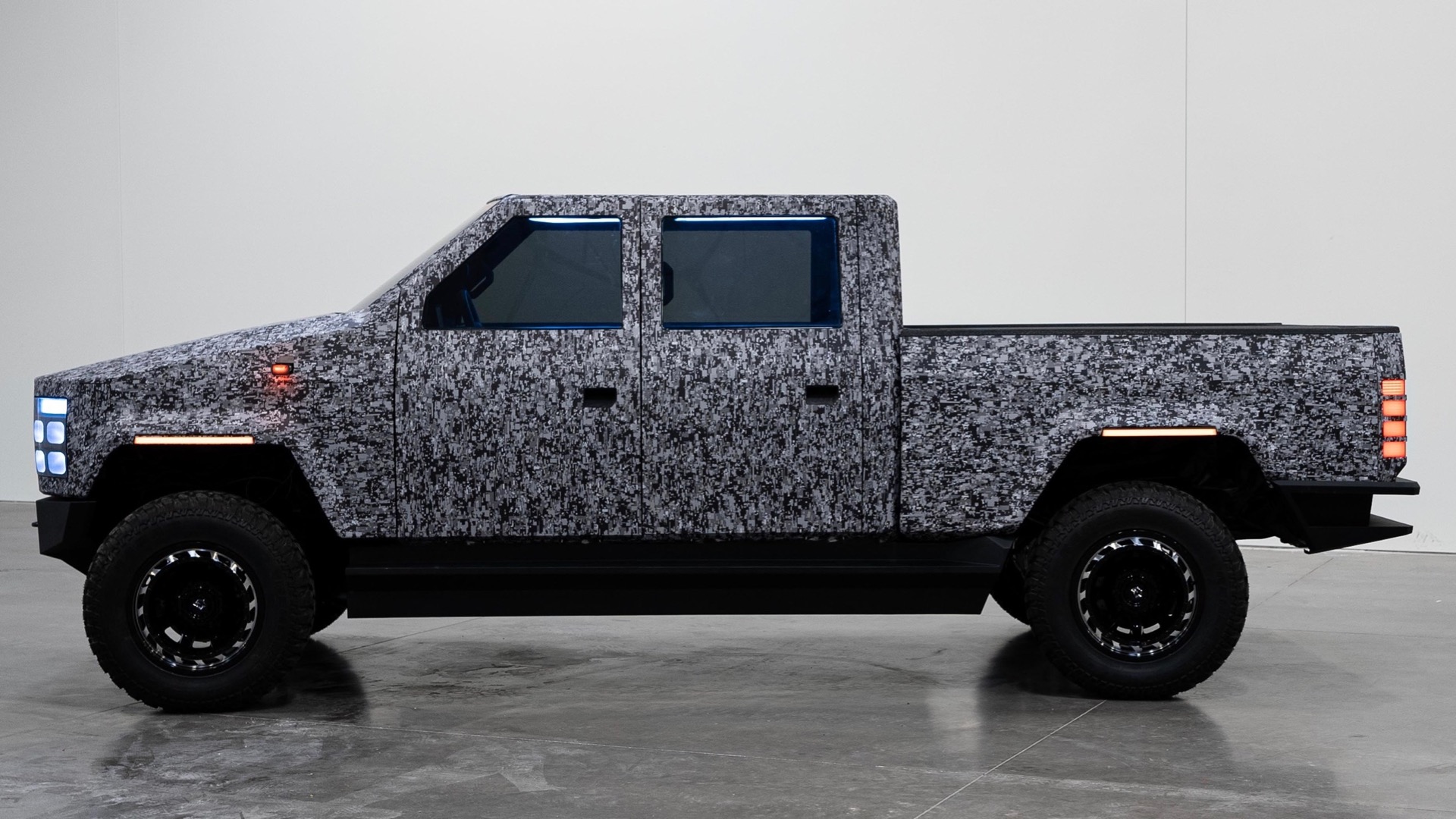 Crowdfunded Atlis shows electric pickup prototype, again claims 500 miles and 15-minute chargeCrowdfunded Atlis shows electric pickup prototype, again claims 500 miles and 15-minute charge