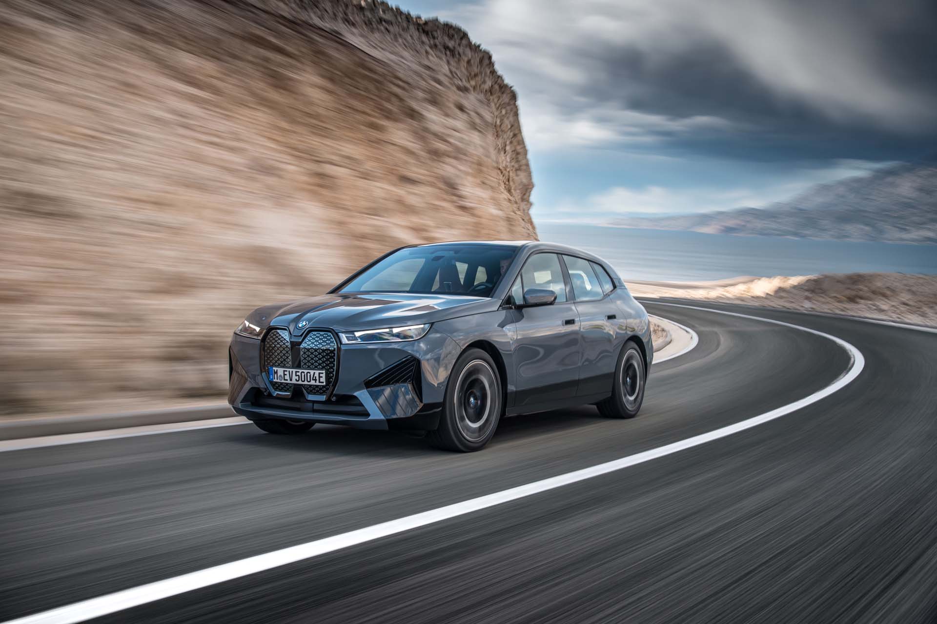 BMW iX and i4 get official EPA ratings: Both EVs top 300 miles of range in at least some versionsBMW iX and i4 get official EPA ratings: Both EVs top 300 miles of range in at least some versions