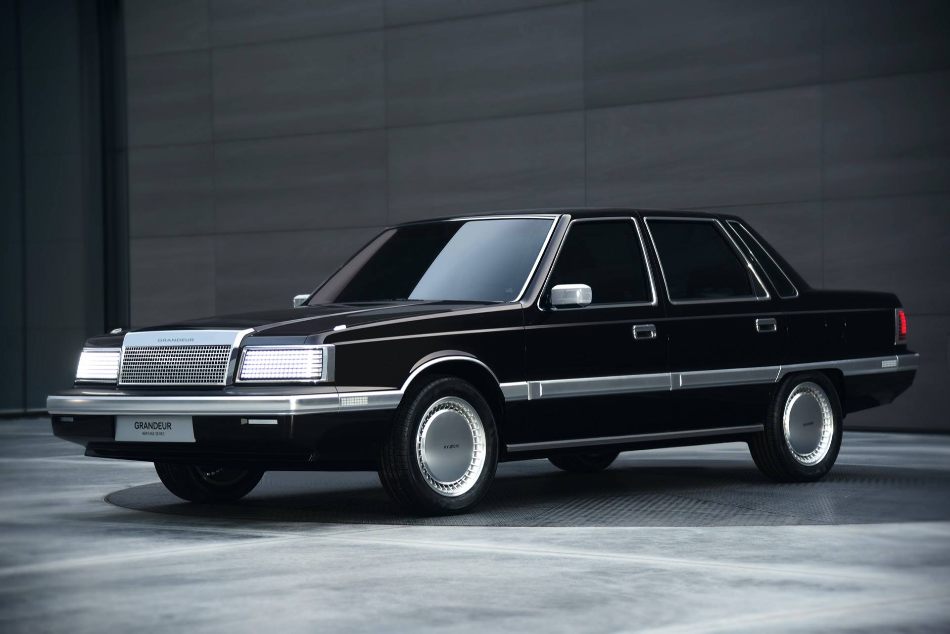 Hyundai Grandeur EV restomod dresses up 1980s design with Ioniq models' pixel lightingHyundai Grandeur EV restomod dresses up 1980s design with Ioniq models' pixel lighting