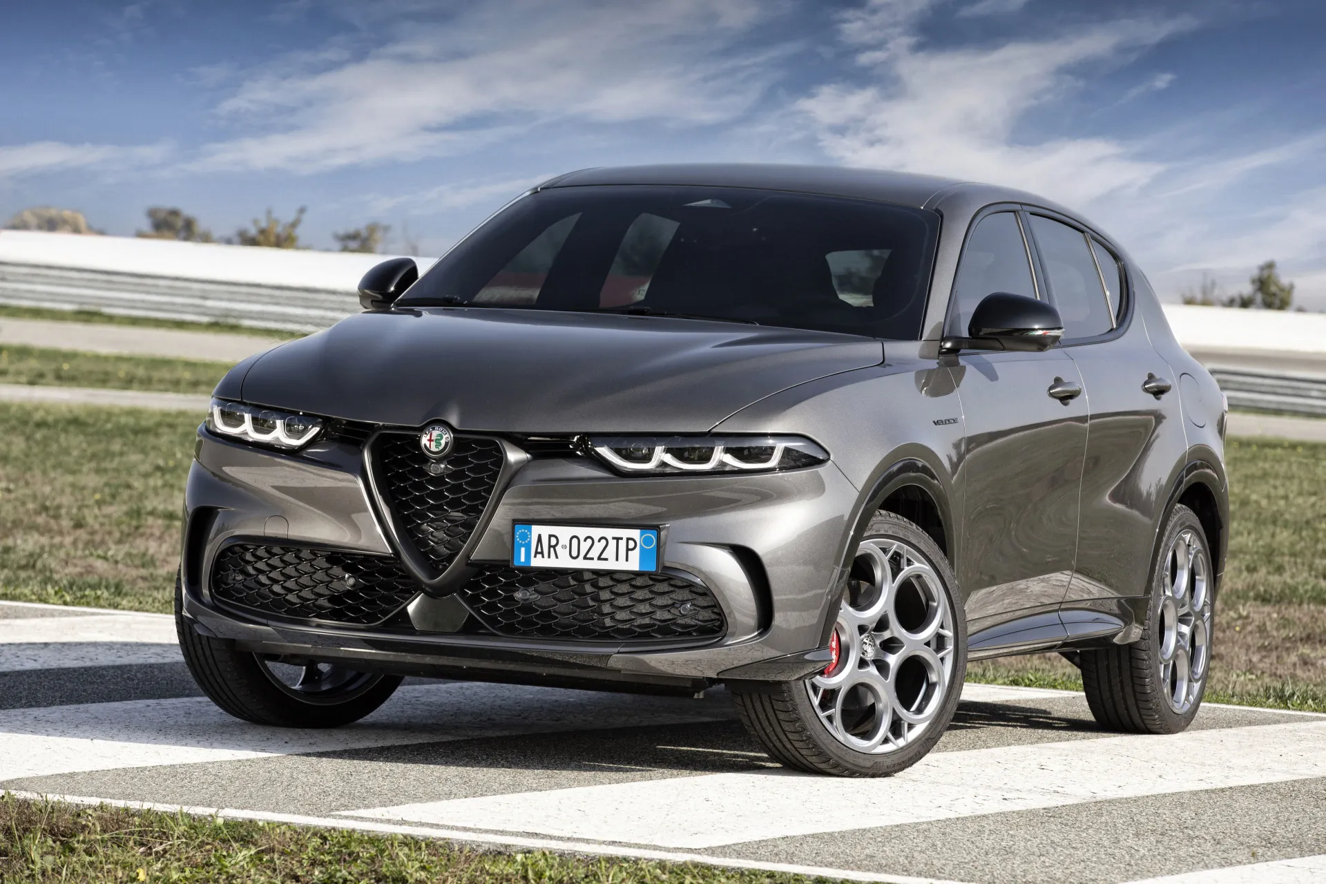 Dodge Hornet R/T, Alfa Romeo Tonale PHEVs recalled over fire concern