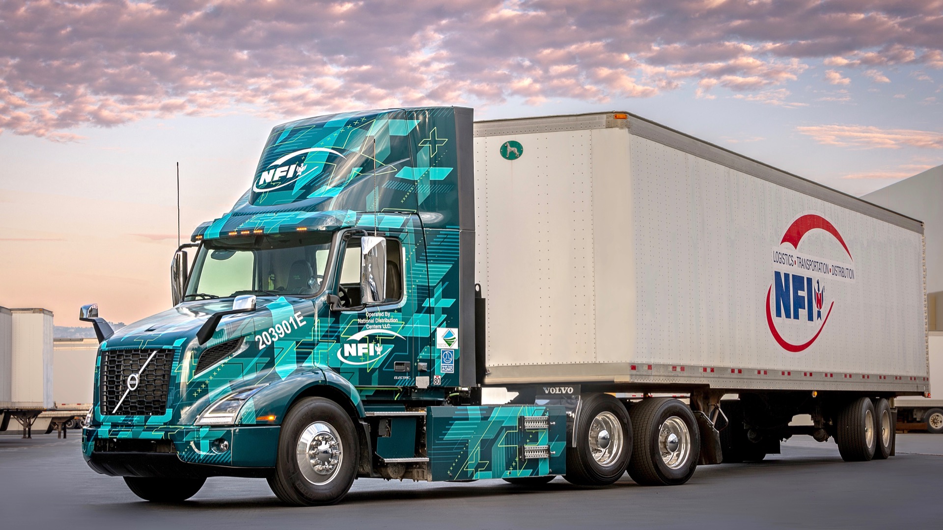 Daimler, Navistar, Volvo ally for heavy-duty truck charging