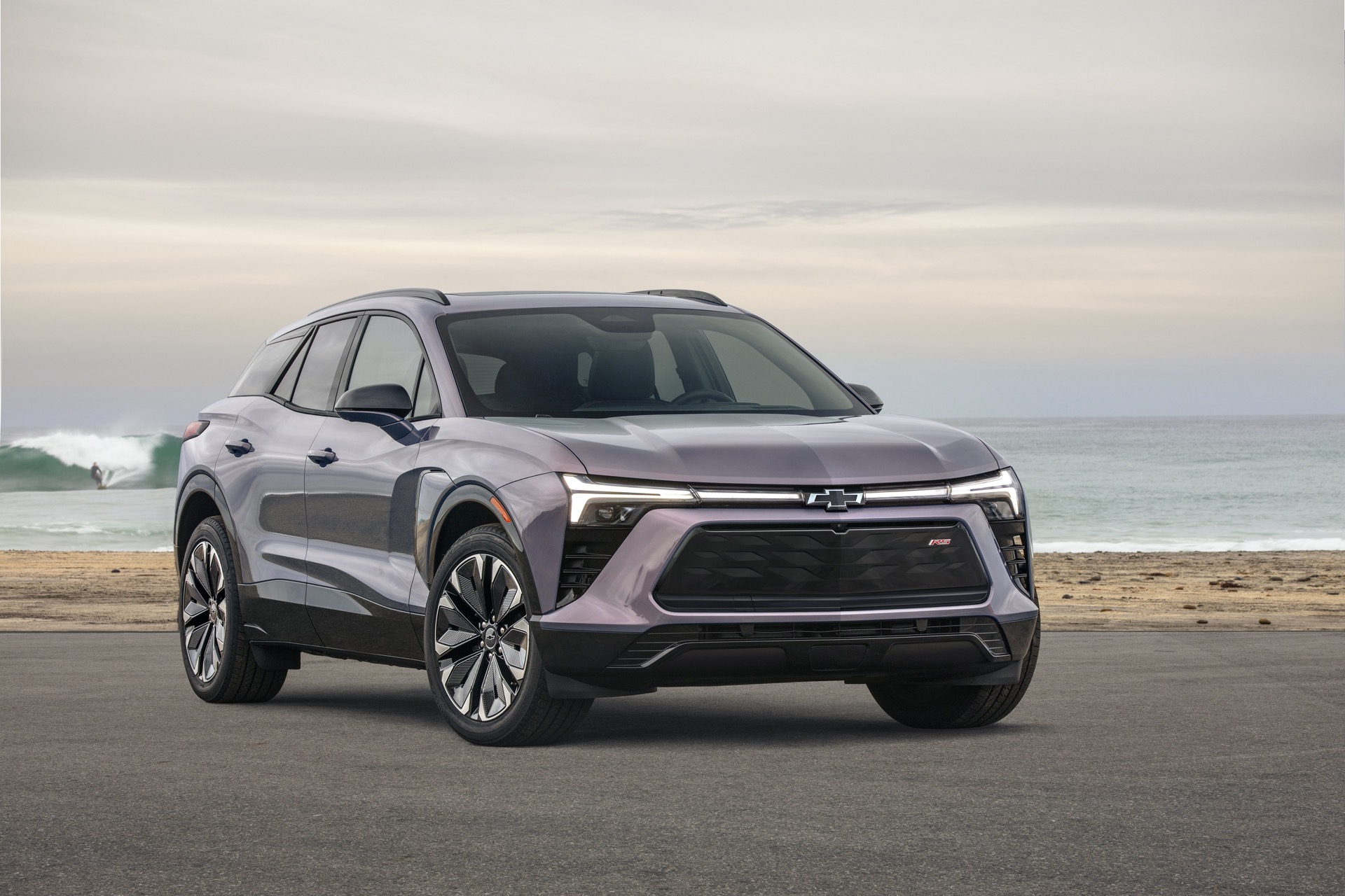 GM cuts 2024 Chevy Blazer EV price by thousands, resumes sales AutosEU